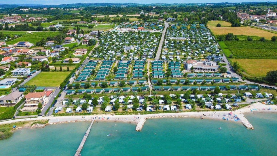 Vista dall'alto del Camping Village Lido Lazise